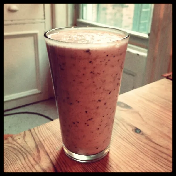 Anti Aging Kiwi-Blueberry Protein Smoothie
